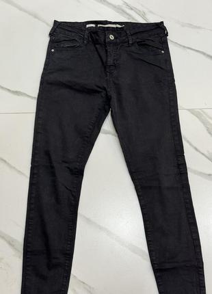Штаны узкие черные стрейчевые джинсы
