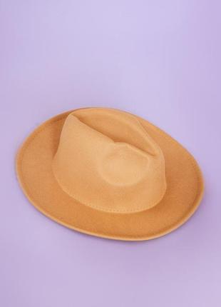 Светло коричневая шляпа от plt