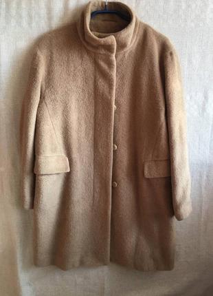 Короткое пальто-пиджак оверсайз из верблюжьей шерсти