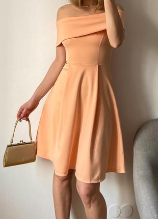 Вечернее платье персикового цвета