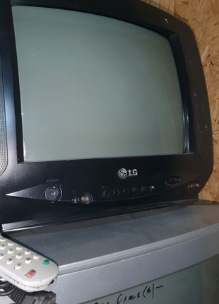 Телевизор кинескопный цветной  "Lg" 32 диагональ