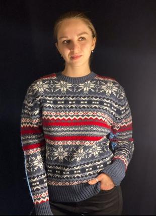 Жіночий новорічний светр