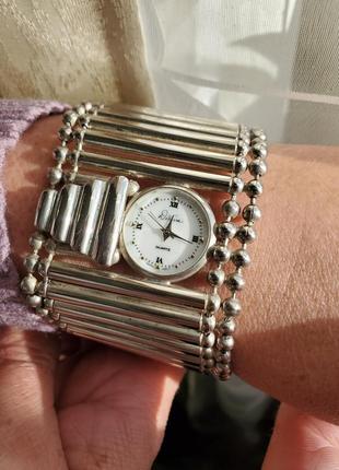 Серебристые женские кварцевые часы-браслет