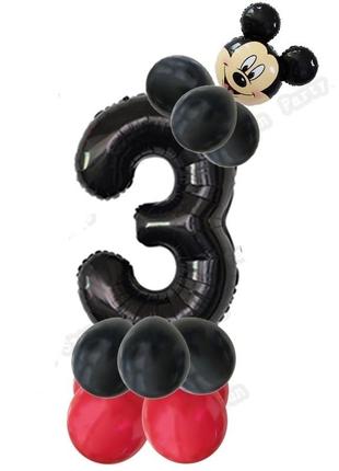 Цифра "3"чорна на підставці з кульок та міккі маусом.