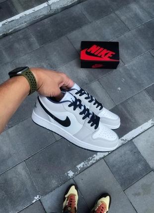 Чоловічі кросівки nike jordan retro 1 low