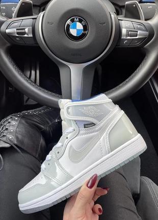 Женские кроссовки nike air jordan 1 mid grey white