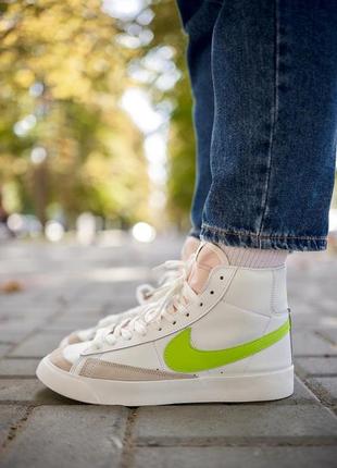 Женские кроссовки nike blazer high green logo