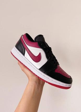 Женские кроссовки nike air jordan 1 low bred toe