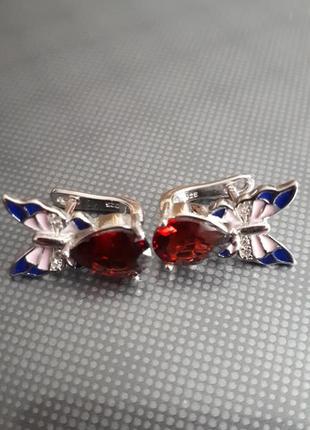 Серебряные серьги бабочки с красным гранатом и эмалью.