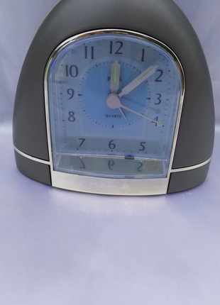Часы Pearl с будильником, подсветкой и плавным ходом, новые.