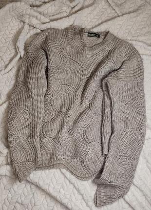 Елегантный вязаный свитер