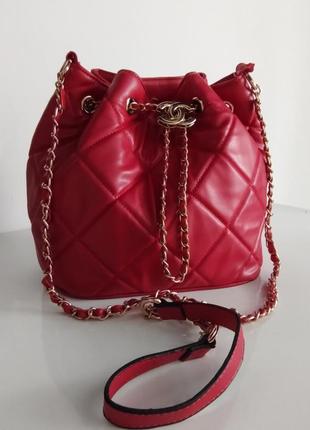 Chanel красная стильовая стеганная сумка баул на затяжке