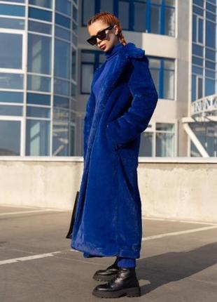 Синє пальто зі штучного хутра
