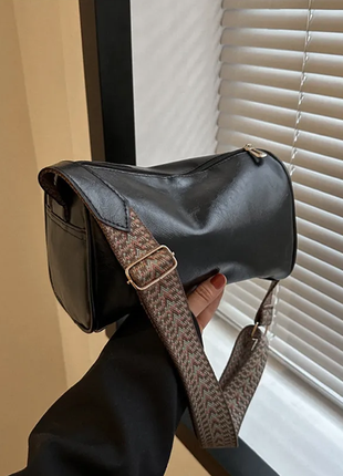 Вінтажна жіноча сумка через плече чорна - 22340