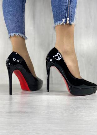 Женские лаковые туфли на шпильке yesmile