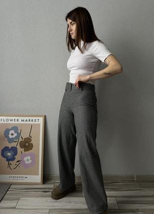 Прямые серые брюки брюки базовые классические