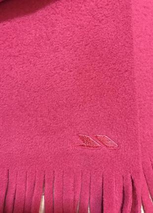 Очень красивый и стильный брендовый шарф розового цвета.