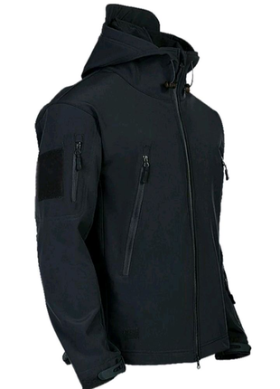 Чорна тактична куртка Softshell на флісі водовідштовхувальна