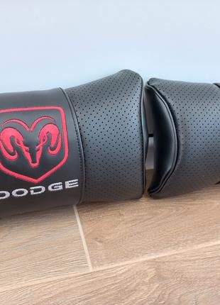 Подушка-подголовник Dodge (любой логотип)