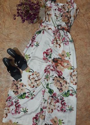 Яркое шелковое платье в цветочный принт
