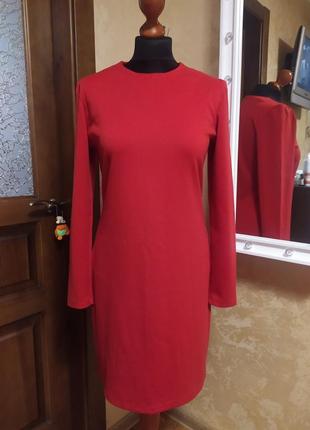 Красное платье-футляр на размер l