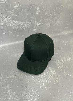 Зелена кепка з прямим козирком (без вишивки)