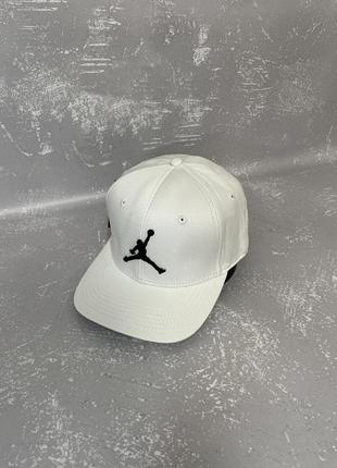 Біла кепка jordan з прямим козирком (джордан)