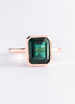 Золотое кольцо с зеленым фианитом к06864