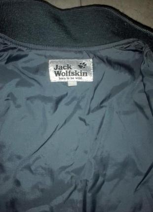 Практичная демисезонная куртка jack wolfskin размер 46-48.