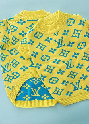Брендовый свитер для собак louis vuitton с голубыми логотипами...