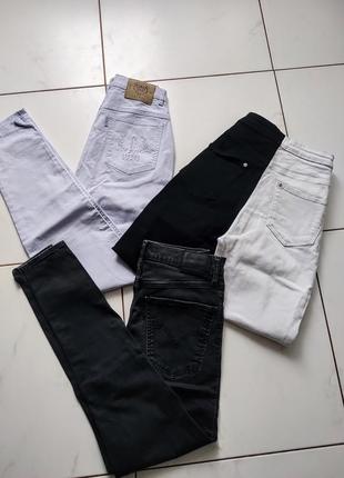 Лот джинсів levi's, лавандові та чорно білі
