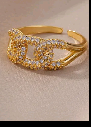 Женское кольцо с цирконом и кристаллами