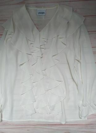 Мила блуза з воланами