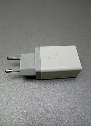 Заряднее устройство Б/У Сетевой адаптер 2 USB
