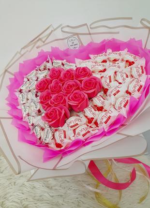 Букет із цукерок та мильних троянд