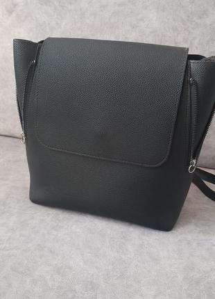 Рюкзак чорний жіночий б/в, наплічник класичний чорного кольору