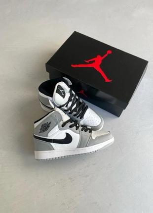 Женские кроссовки nike air jordan 1 grey