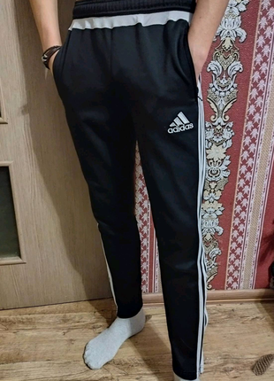 Спортивні чорні штани Adidas