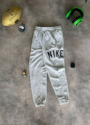 Спортивні штани Nike