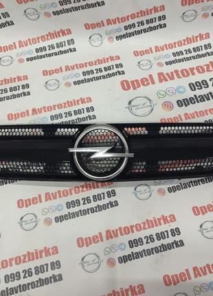 Решітка радіатора 13123491 OPEL vectra c SIGNUM