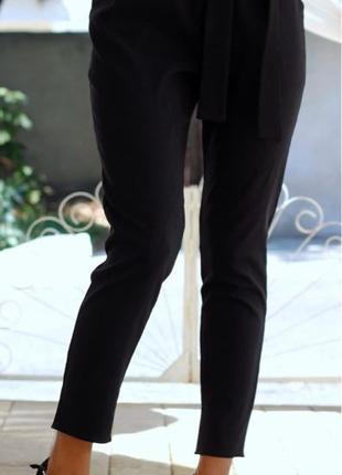 Класичні чорні брюки жіночі