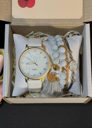 Стильные часы женские наручные кварцевые цвет белый в комплект...