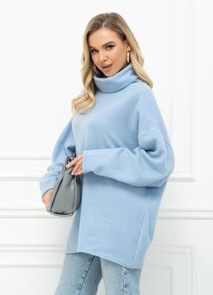 Блакитний базовий жіночий светр під горло