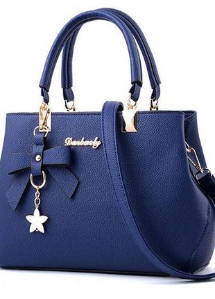 Модная женская сумка с брелоком синий