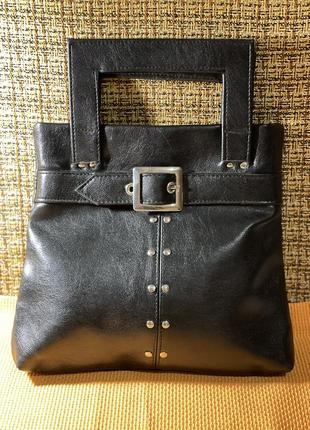 Чёрная сумка квадратная клатч с ремешком