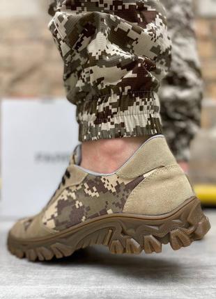 Военные кроссовки пиксель