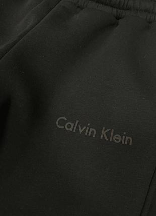 Жіночій костюм Calvin Klein
