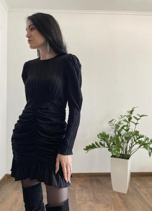 Платье черное с рукавом открытая спина коктейльная праздничная