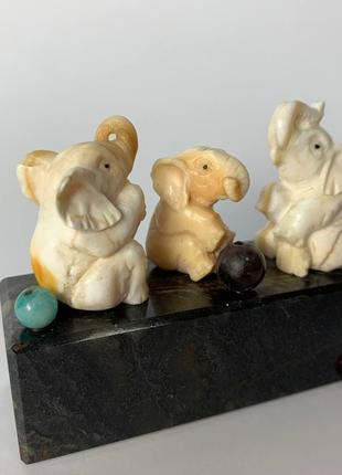 Авторська статуетка фігурка "Три слона на підставці" з морсько...