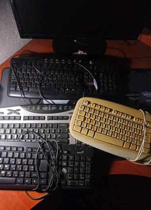 Продам клавіатури зі старим адаптером ( НЕ USB )